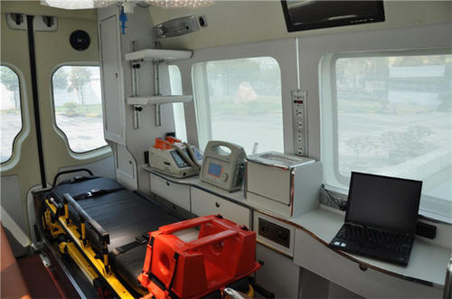 南皮县救护车内部